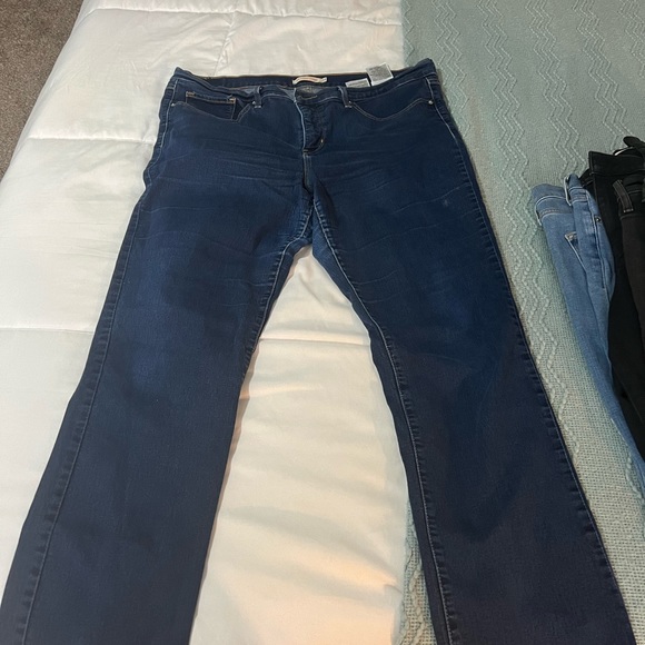Women’s Levi’s Size 34 jeans. - Picture 4 of 5
